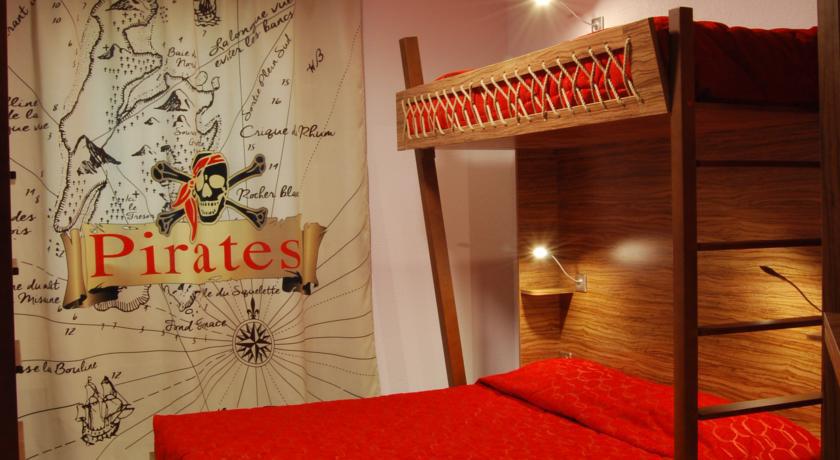 Hotel Du Parc - Pirates Chasseneuil-du-Poitou Zimmer foto