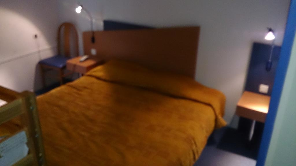 Hotel Du Parc - Pirates Chasseneuil-du-Poitou Zimmer foto